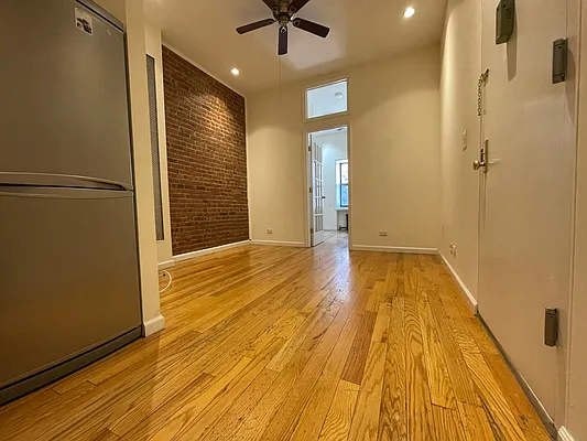 Rented by HOLTON REAL ESTATE INC. | media 11