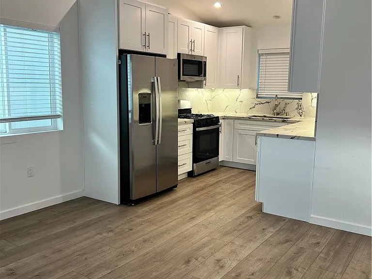 1298 N Dominion Ave — Photo 2