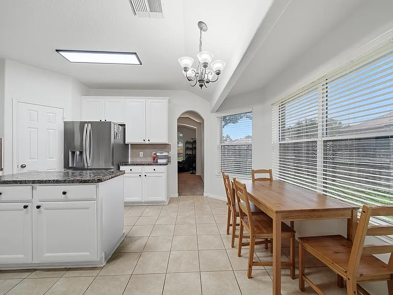321 Preston Ln — Photo 13