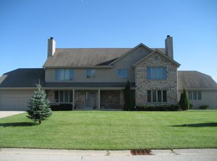 N26W26431 Quail Hollow Rd #B, Pewaukee, WI 53072