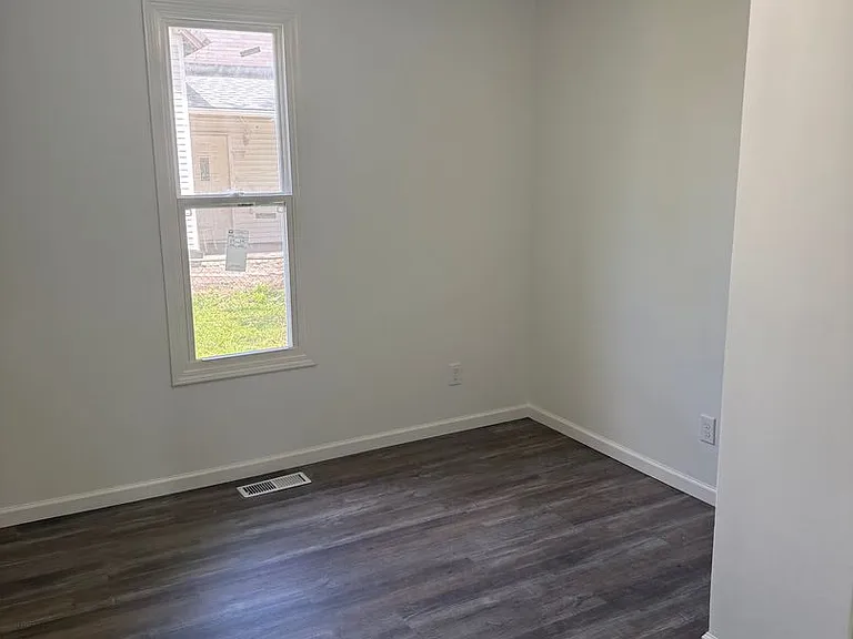 1052 N John St — Photo 5