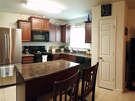 5th image of 2812 Redwood St