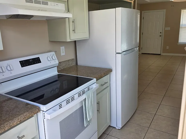 411 Pirul St #4 — Photo 6
