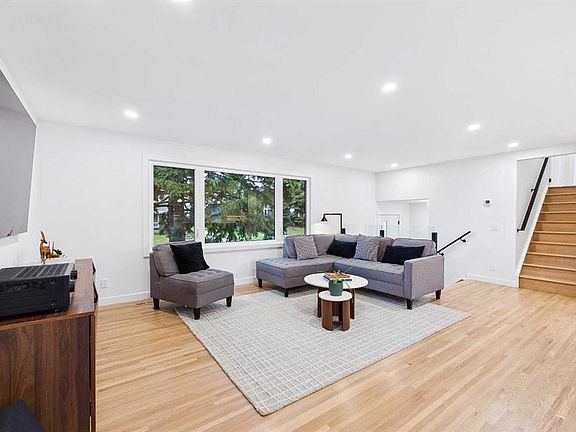 5th image of 920 S Cantabrian Dr SW