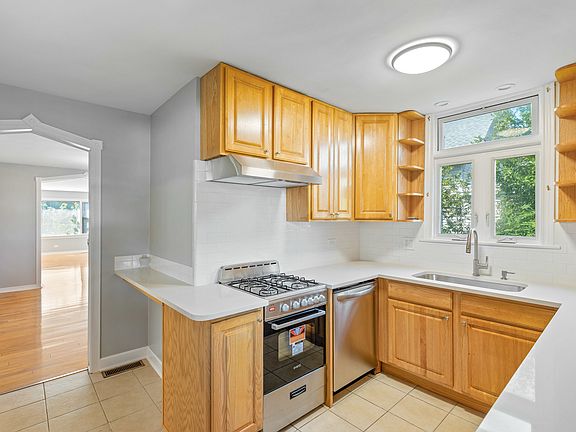 4th image of 5128 W Ainslie St