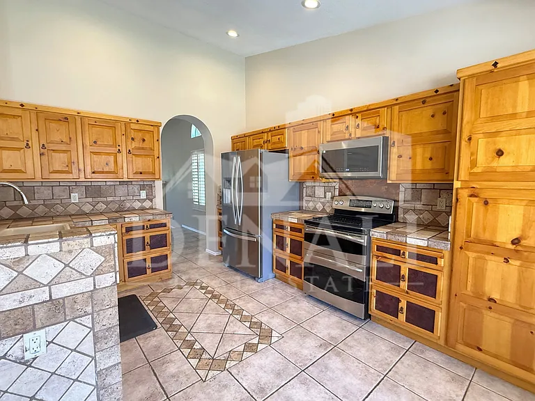 1211 E Drake Dr — Photo 10
