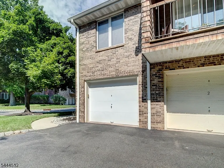 4 Tulip Cres #2B — Photo 25