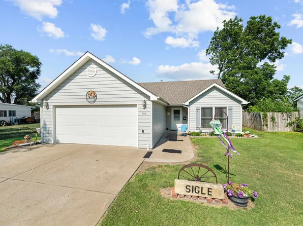 764 Willow Dr, Salina, KS 67401