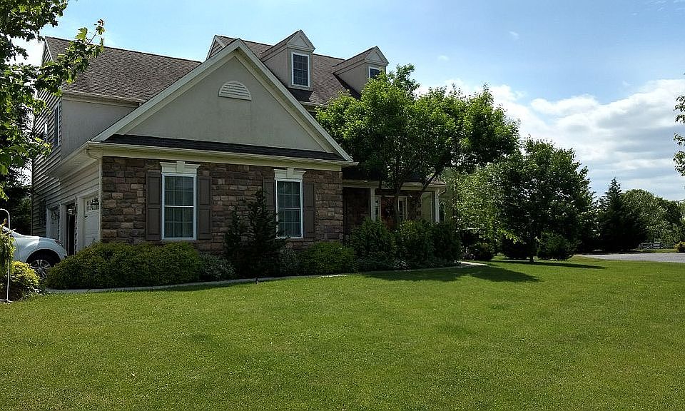 2nd image of 1408 Fieldstone Rd