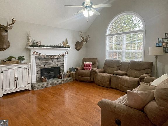 4th image of 132 Sydney Smt