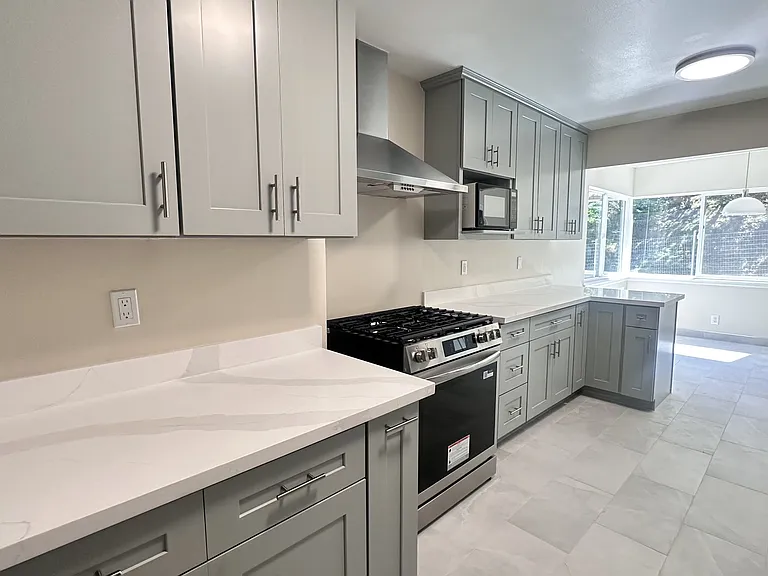 237 42nd Ave — Photo 8