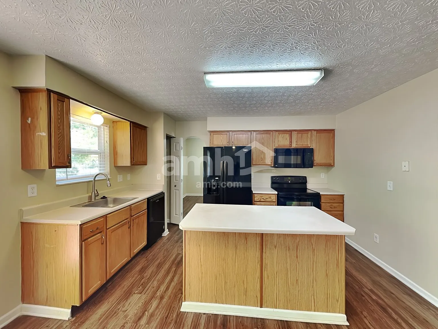 4 bed, 2.5 bath, 2666 sqft, $2,830 — Photo 3