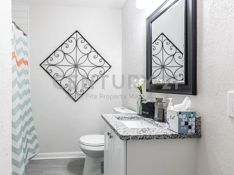 2134 Fenwick Dr — Photo 7