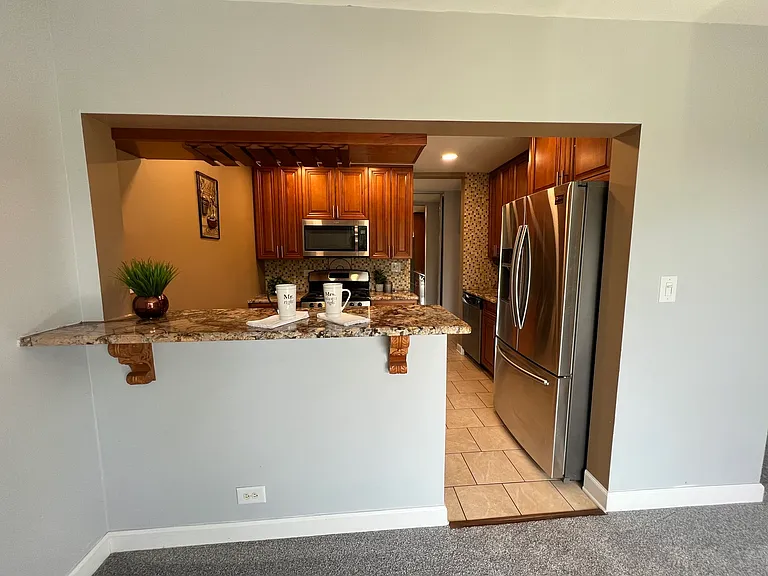 1880 Bonnie Ln #302 — Photo 6