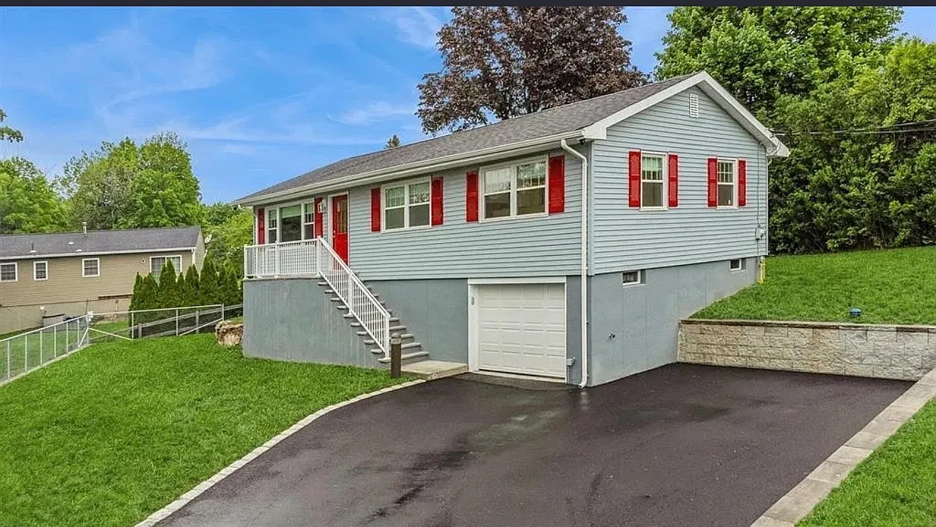 3 bed, 1605 sqft, $3,000 — Photo 1