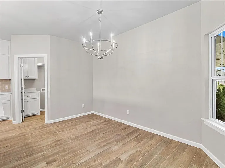 528 Hackberry Ln — Photo 8