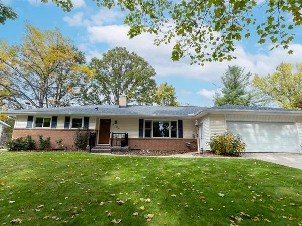 3104 Saint Marys Dr, Midland, MI 48640