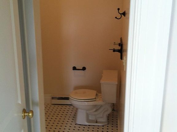 4th image of 301 S Broad St APT 4
