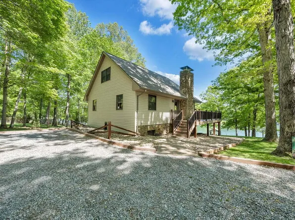 1326 Cox St, Huddleston, VA 24104