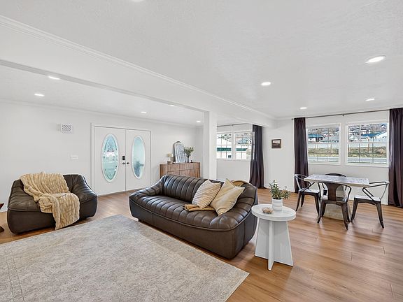 4th image of 1202 E Mutton Hollow Rd