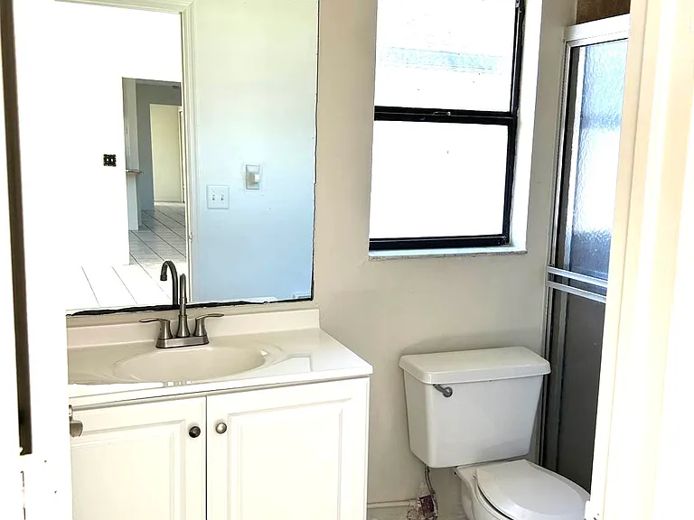1421 SE 4th Pl — Photo 30