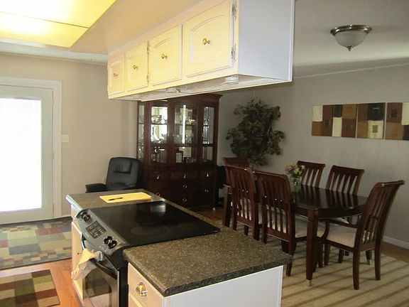 Kitchen/Dining Area