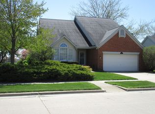 602 Old Farm Rd, Bloomington, IL 61704