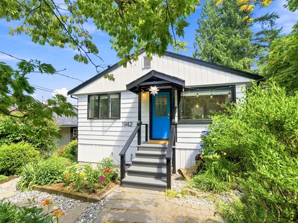 1942 Banbury Rd, North Vancouver, BC V7G 1W5