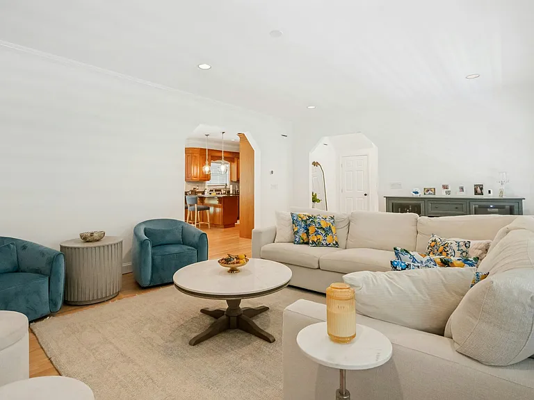 575 Washington Ave — Photo 9
