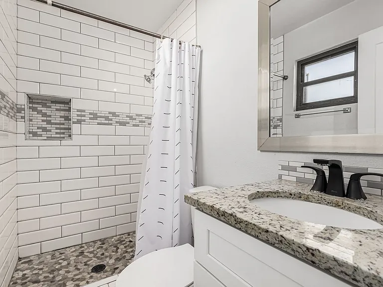 1420 N Rose St — Photo 14