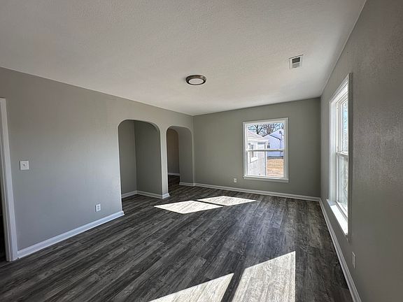 3rd image of 5337 Oakdale Ave
