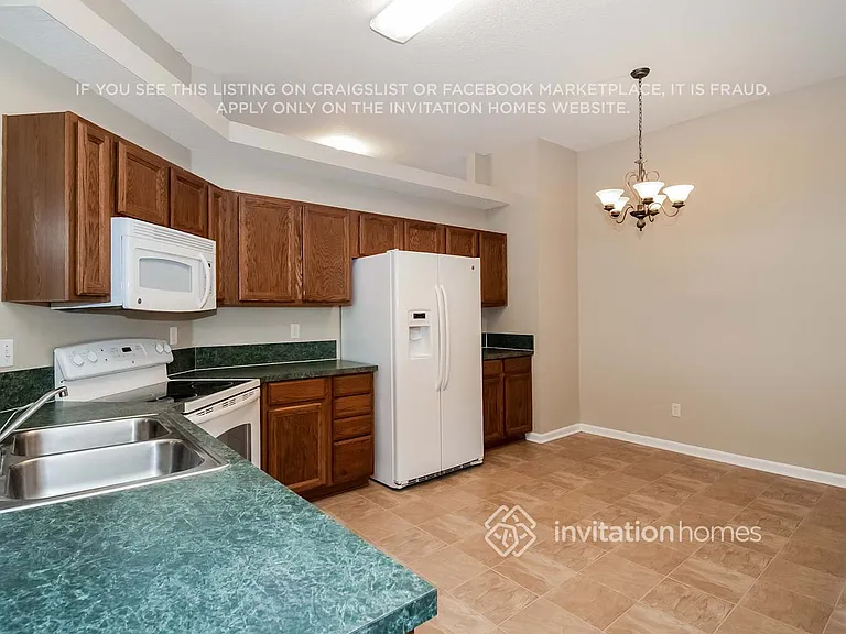 545 Thornberry Rd — Photo 6