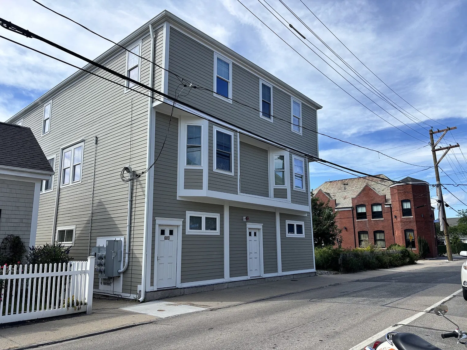 2 bed, 949 sqft, $2,500 — Photo 2