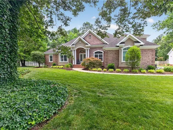 1068 Scenic Blvd, Chesapeake, VA 23322