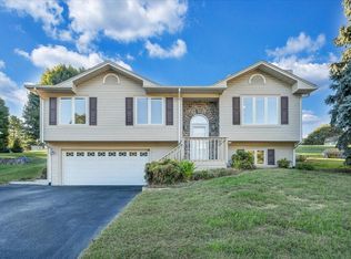 3831 Cundiff Dr, Roanoke, VA 24012