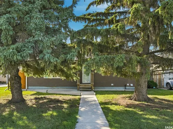 315 M AVENUE N, Saskatoon, SK S7L 2S4