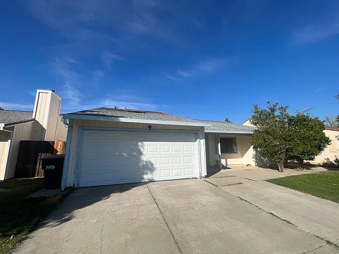 8685 Crystal River Way photo 1