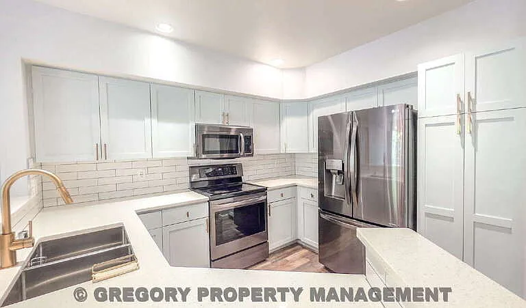 925 110th Ave NE #306 — Photo 9