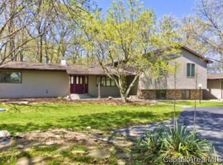 30215 Hickory Ln, Girard, IL 62640