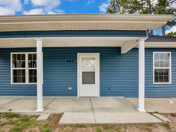 107 Bruce Ln, Spring Lake, NC 28390