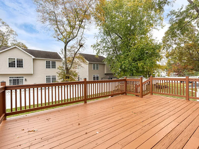 617 Oak Ln — Photo 29