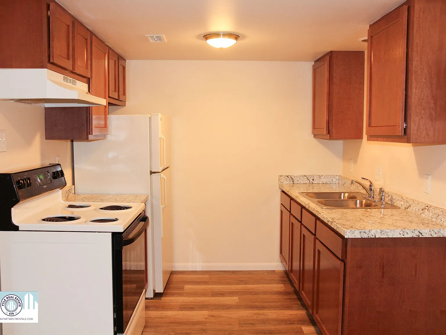 Hidden Village Square Apartments — Photo 3