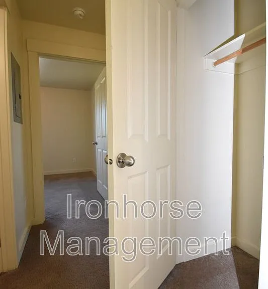 807 W Villard St #21 — Photo 13