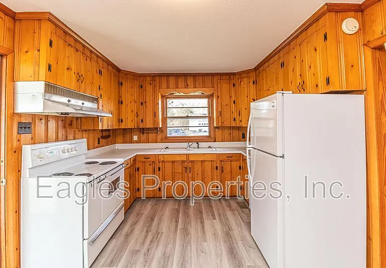 1614 US Highway 70 W — Photo 9