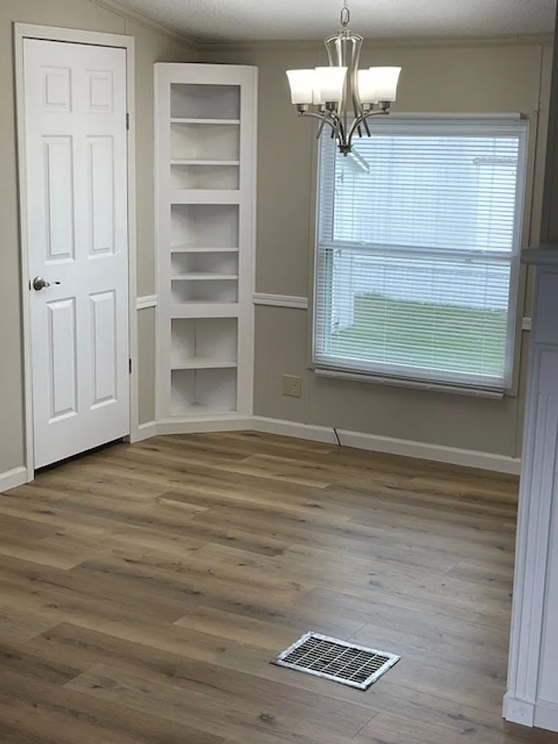 Lot 33 — Photo 1