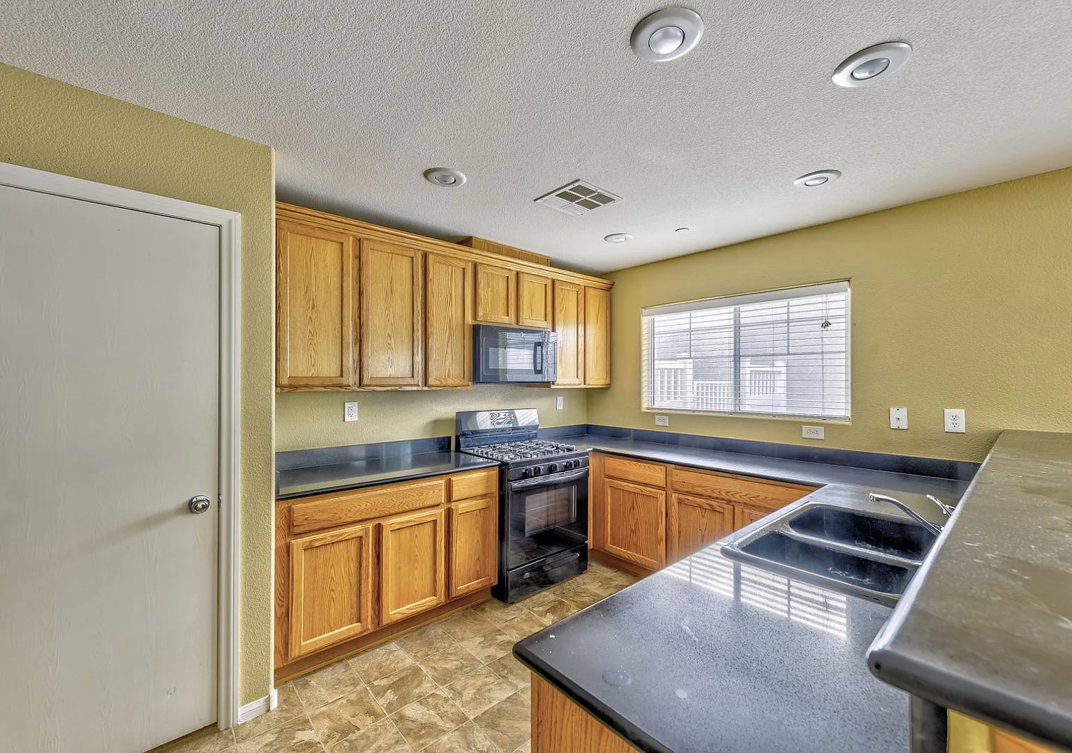 3164 Degas Tapestry Avenue, Henderson, Nevada 89044 — Photo 4