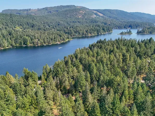 2051 May Ave, Cowichan Valley, BC V8H 2C5