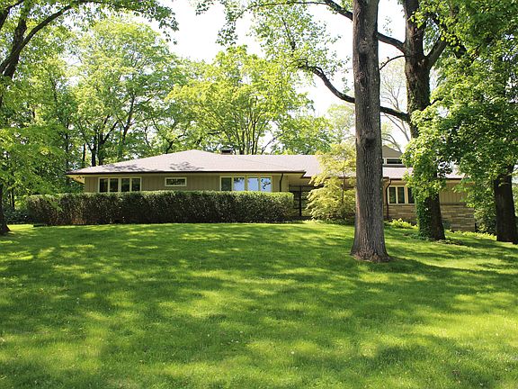 A stunning mid-century modern home with outstanding architectural features and a relaxed modern vibe.