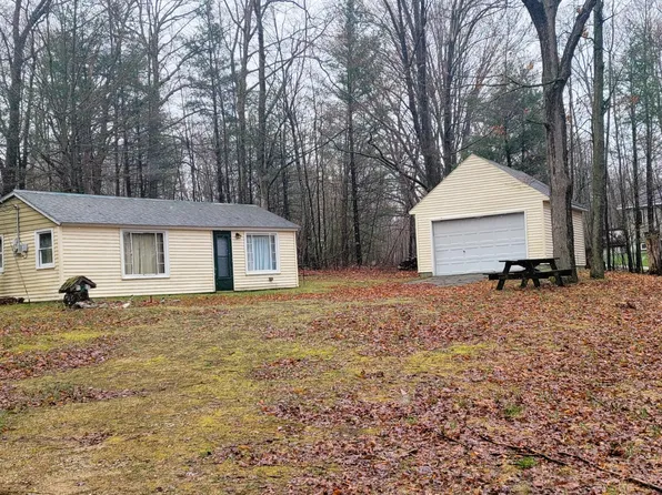 1812 S 176th Ave, Hesperia, MI 49421