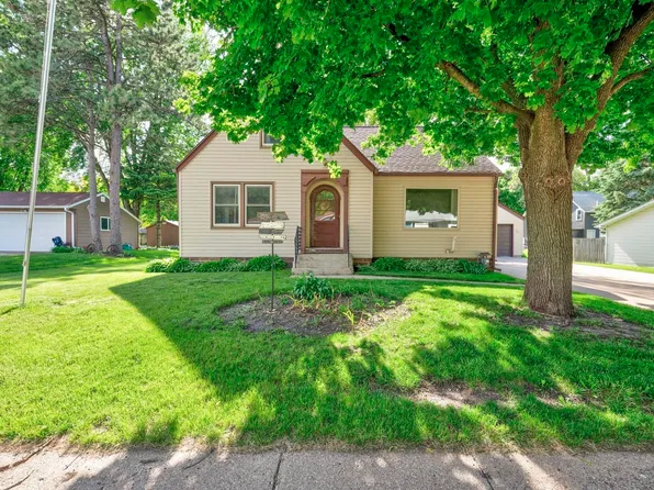 313 E 4th St, Lake Park, IA 51347